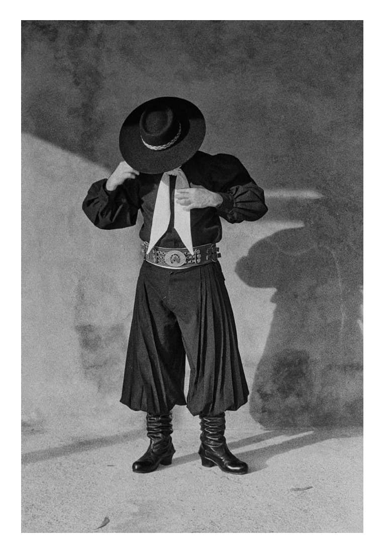 opening spread A guacho in Uruguay adjusts his traditional wear and readies himself for the day’s events. A part of Hereford’s current work.